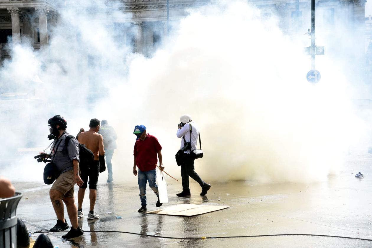 Incidentes frente al Congreso en la marcha contra la reforma laboral.