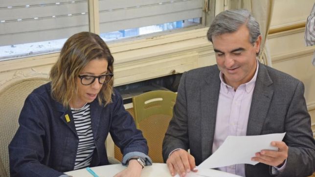 alonso y duranona disputan el pin de empleados del mes de la grieta