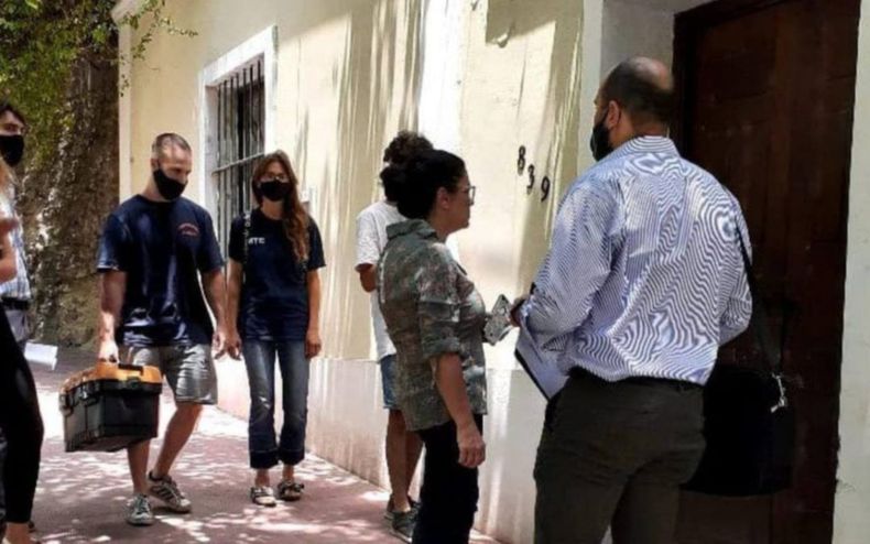 Dolores Etchevehere al ingresar a una propiedad de la familia en Entre Ríos por orden del juez Furman. luis miguel etchevehere