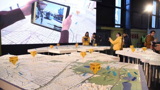 la foto de la polemica, la maqueta de horacio y la oficina full time de frigerio