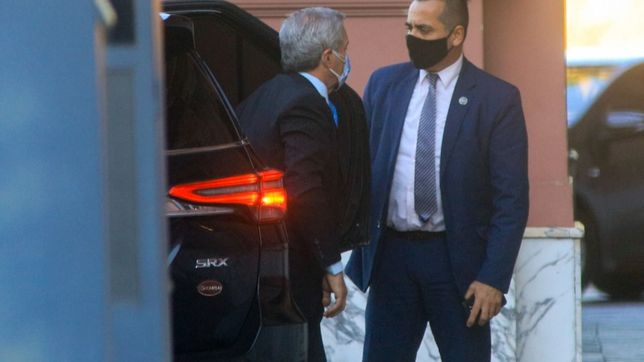 abroquelado, el albertismo delibero en la rosada, agito respaldos y convoco a la plaza