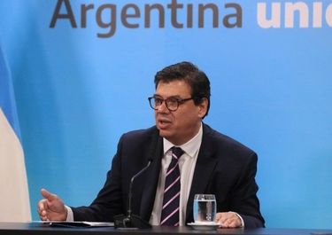 Es la economía: el Gobierno estudia aumentar el salario mínimo