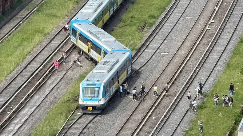 El tren Sarmiento descarriló: Javier Milei ejecutó solo un tercio de su plan de emergencia ferroviaria.