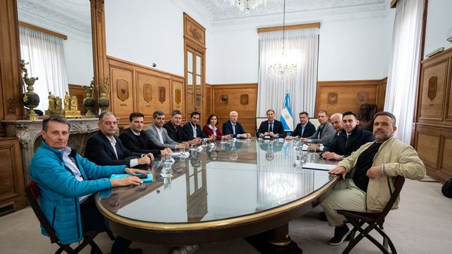 Reunión de Gabriel Bornoroni con intendentes de Córdoba