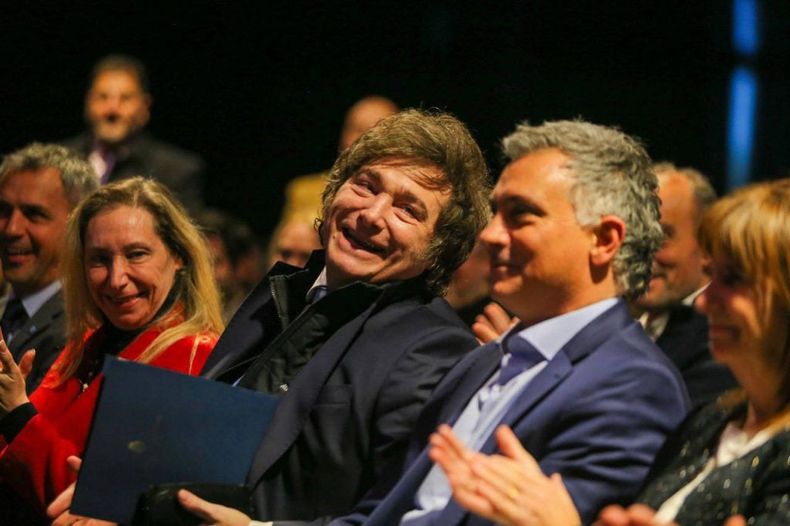 Sebastián Pareja, Javier Milei y Karina Milei.