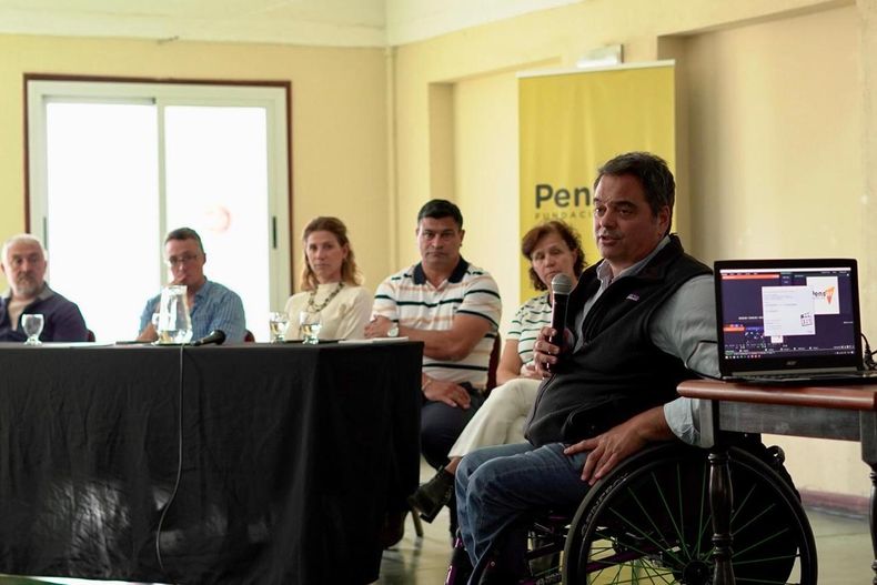 Jorge Triaca viajó a Córdoba para contener a la tropa de Mauricio Macri  
