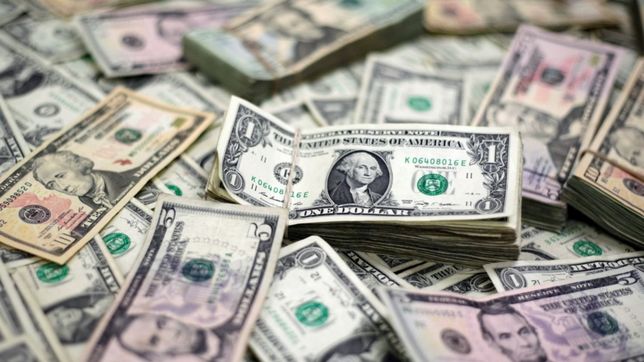 el dolar recorto su baja y cerro a $44,60 en el banco nacion