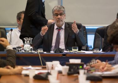 Feletti acusó a dos cadenas de supermercados de no congelar precios