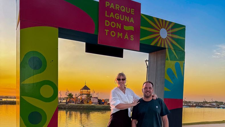 Luciano di Nápoli junto a Carmina Besga, su pareja y jefa política del Gabinete de Santa Rosa: una apuesta a revalorizar los espacios públicos.