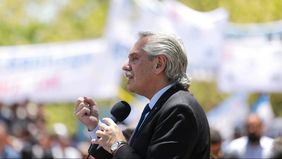 El kirchnerismo pide que Fernández imite a Macri y se baje para ordenar al FdT