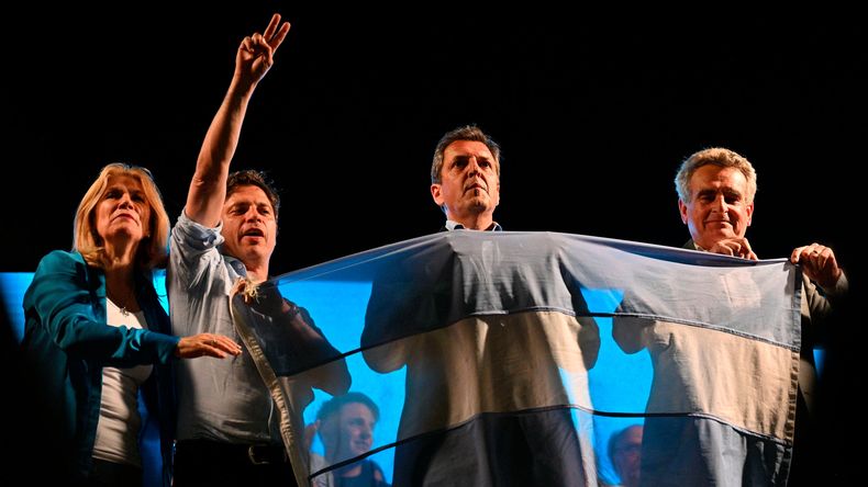 Verónica Magario, Axel Kicillof, Sergio Massa y Agustín Rossi - 22-O.jpg
