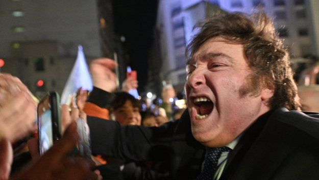 Javier Milei celebra los resultados de las PASO 2023. FOTO: Victoria Gesualdi.