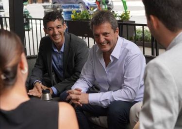 Massa sembró afuera para cosechar en casa: la supergira y el dilema 2023