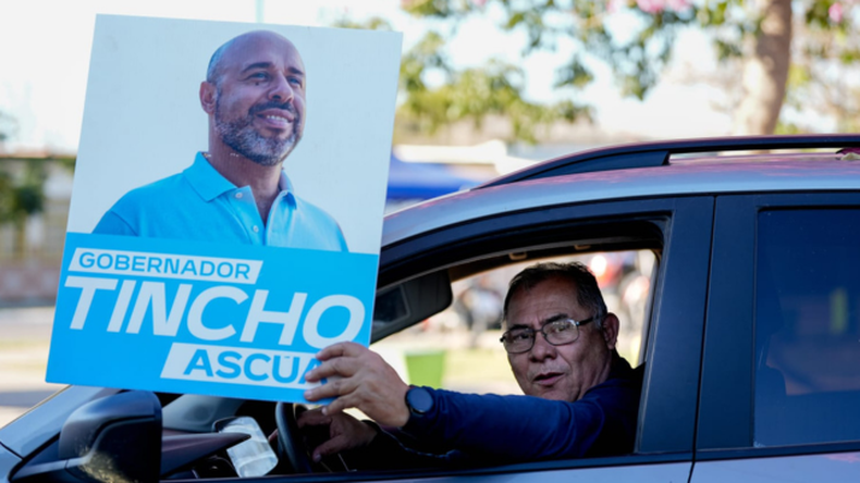 Las caravanas por las ciudades del interior, otra de las constantes de la campa&ntilde;a provincial en Corrientes.&nbsp;