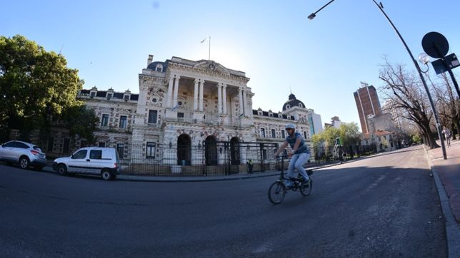 vidal descontara el dia de paro a docentes y evalua hacer lo mismo con estatales