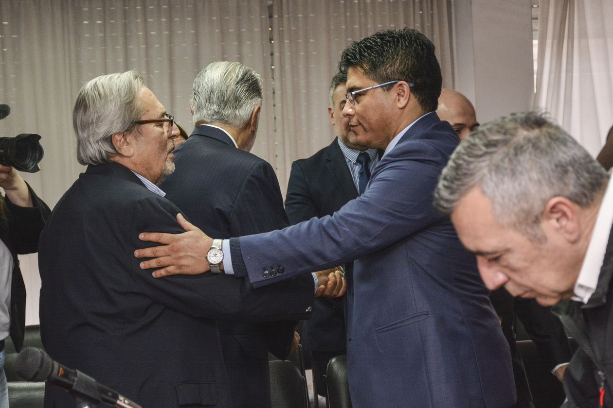 El titular del TSJ de Santa Cruz, Daniel Mariani, y el gobernador Claudio Vidal.