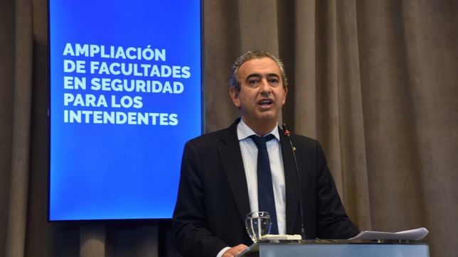 javkin cruzo a anibal fernandez y le reclamo los 1500 gendarmes prometidos