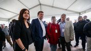 De izquierda a derecha. Marcela González Abdala, Alberto Weretilneck, Laura Alves y Alejandro Pozas, en la flamante inauguración de una sede de la Cooperativa de Electricidad Bariloche.&nbsp;