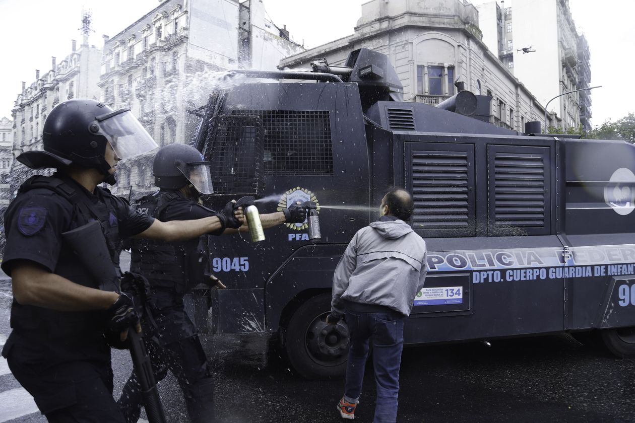 Incidentes frente al Congreso: la policía reprime a los jubilados