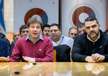 Con la economía en crisis, Gustavo Melella juega a fondo y toca la caja de los intendentes.