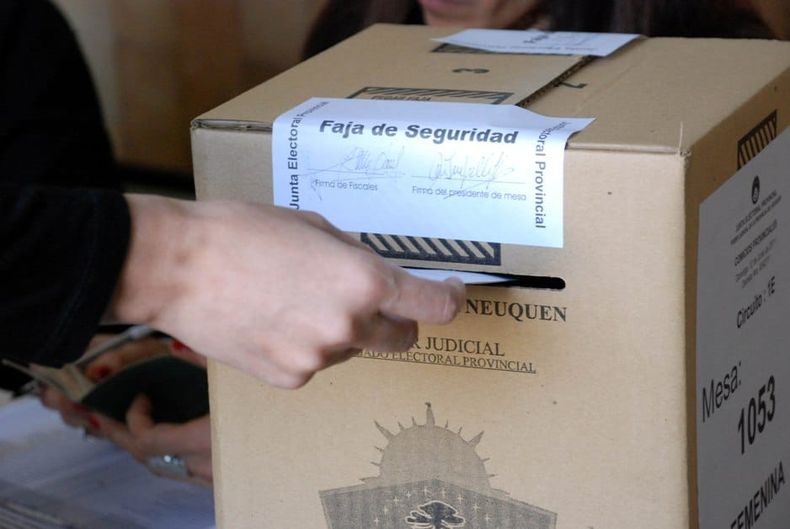 Patagonia: abrieron las escuelas y arrancó una elección calve para el futuro del país.