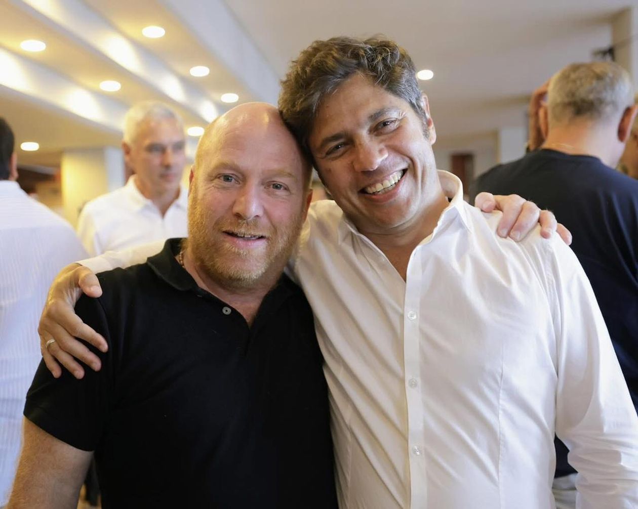 Wischnivetzky junto a Axel Kicillof.
