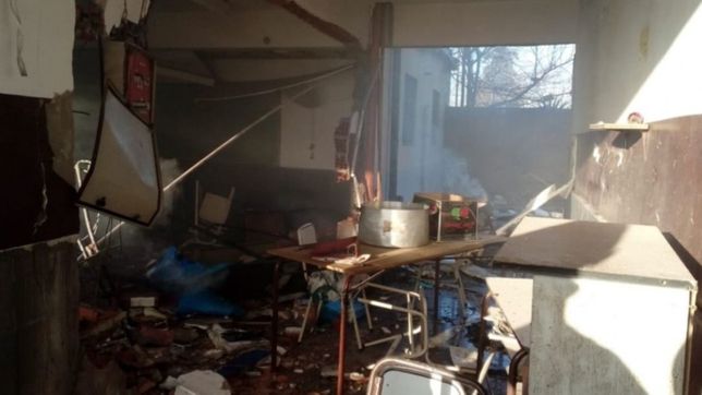 dos muertos por explosion en una escuela: baradel denunciara a vidal