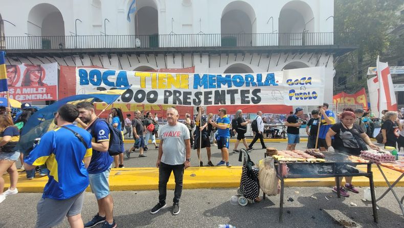Hinchas de Boca en la marcha por el Día de la Memoria por la Verdad y la Justicia.