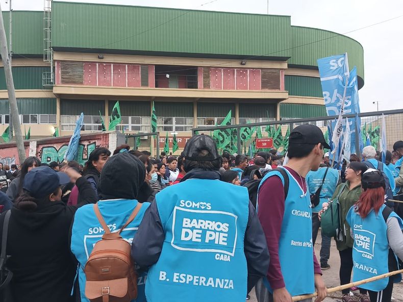 El Evita y Barrios de Pie en el Malvinas Argentinas con Massa