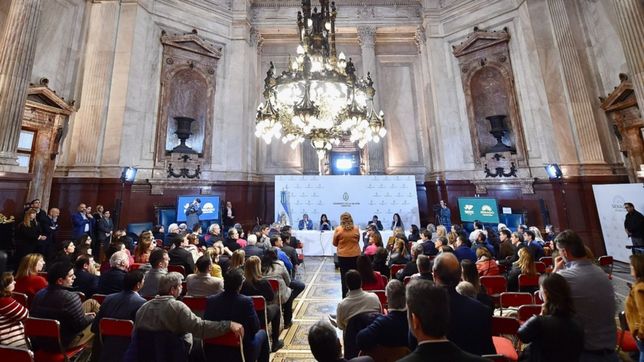 cfk llamo al panperonismo legislativo a revisar las competencias de la ciudad