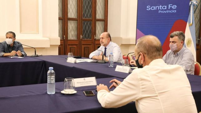 perotti restringe pero mantiene clases presenciales y bares hasta las 23