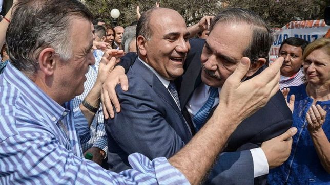 manzur abre un compas de espera y cfk relativiza el apoyo a alperovich