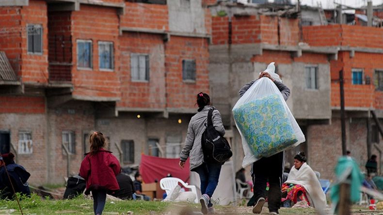 Gestión Javier Milei: según la UCA, la pobreza fue del 52% en el primer semestre del año.
