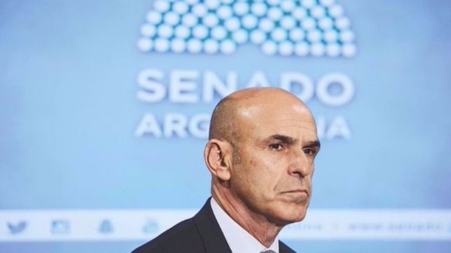 reves para carrio: sobreseyeron a arribas en causa por transferencias