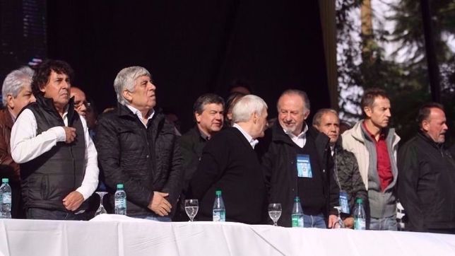 el sindicalismo define la reaccion al veto: las dos cta piden paro nacional