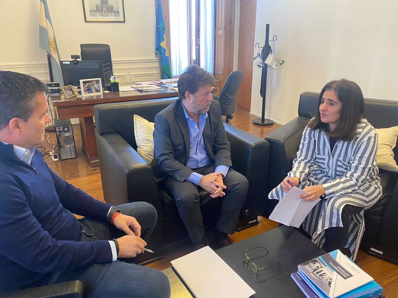 Agustín Forchieri (PRO), Diego Garciarena (UCR) y Maricel Etchecoin (CC).