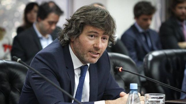 Juan Bautista Mahíques llega al Ministerio de Justicia de la mano de Javier Milei con una trayectoria forjada entre política y tribunales. Juan Bautista Mahíques llega al Ministerio de Justicia de la mano de Javier Milei con una trayectoria forjada entre política y tribunales.