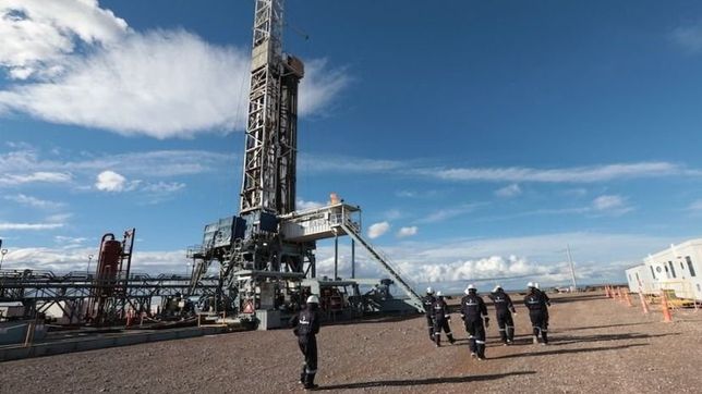 pandemia en vaca muerta: blindaje, vuelos condicionados y guardias minimas