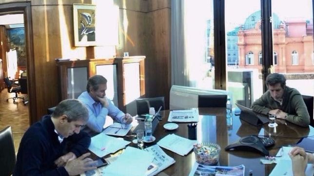 macri va por el record de rivadavia: tomara deuda a 100 anos