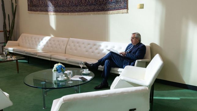 carpinteria fdt: como es la mesa que disena cfk y la condicion del presidente