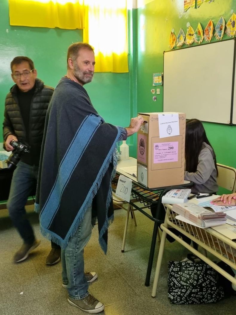 Juan Carlos Molina votó en Cañadón Seco.  Juan Carlos Molina votó en Cañadón Seco.