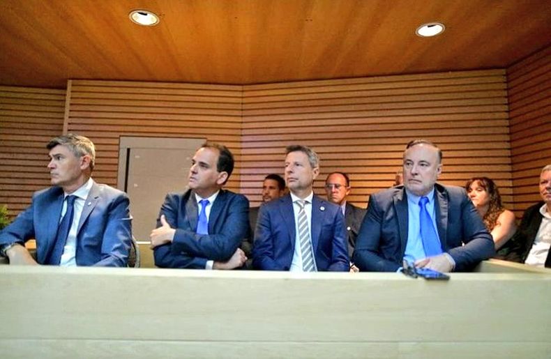 Daniel Passerini, Juan Manuel Llamosas, Damián Bernarte y Eduardo Accastello gobiernan las ciudades más afectadas por la quita de subsidios. 