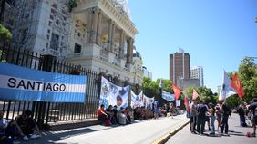 Trabajadores de Astilleros se movilizaron a La Plata para reclamar a Axel Kicillof un mayor aumento salarial