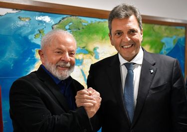 Lula da Silva y Sergio Massa. El Frente Renovador cruzó a Javier Milei por sus ataques al presidente de Brasil.