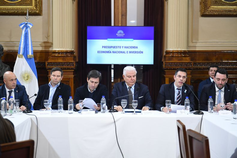 El cuerpo de abogados del Gobierno, en el Senado.&nbsp;