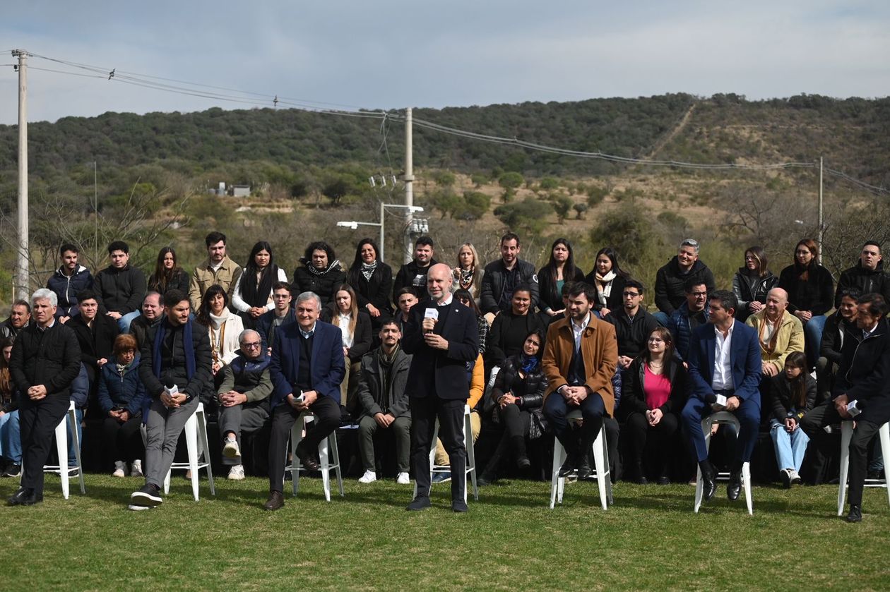goebrnadores electos con larreta.jpg