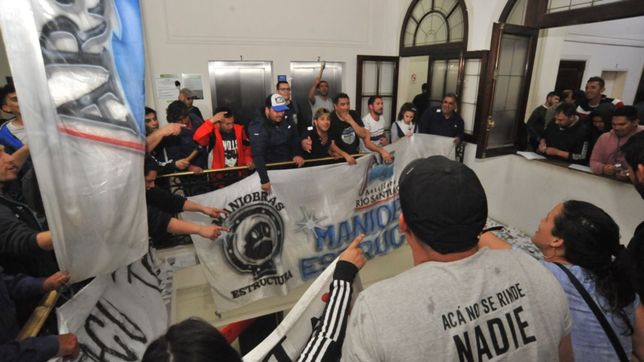 astillero levanto la toma con promesas del gobierno y mediacion de la iglesia