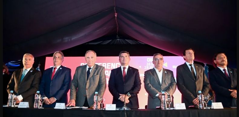 gobernadores mesa del cobre.jpg