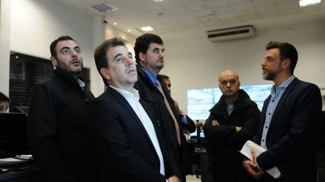 ecos del plan batakis: piedrazos de la oposicion y silencio de kicillof