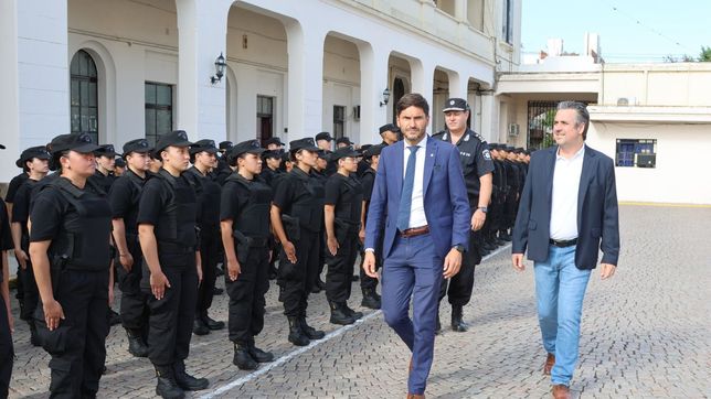 El gobernador de Santa Fe Maximiliano Pullaro junto al ministro de Seguridad, Pablo Cococcioni.